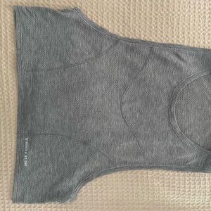 Lululemon Athletica Gray Muscle Tee. Size Small. Co-brand with Barry’s Bootcamp.